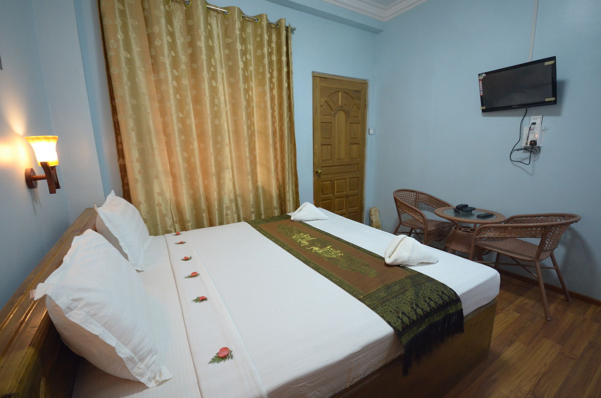 Inlay Palace Hotel Nyaung Shwe Bagian luar foto
